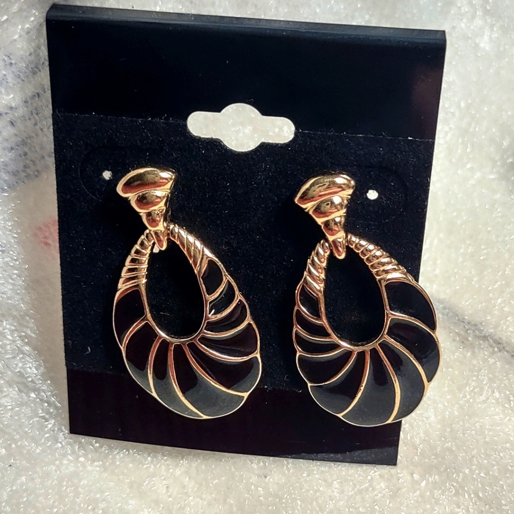 Vintage Trifari Black & Gold Pierced Earrings